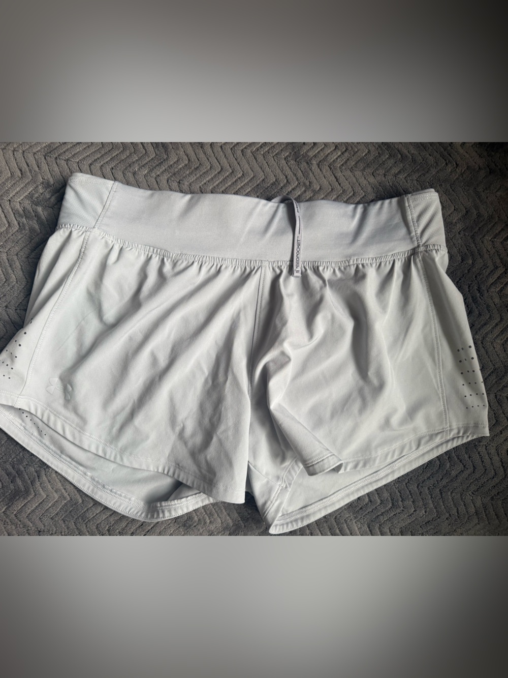 Under Armour Woman’s Light Gray Athletic Running Shorts; Size Large
